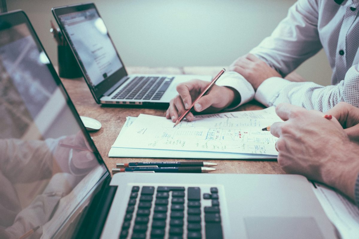 Abogados trabajando en equipo - Grupo Legislae