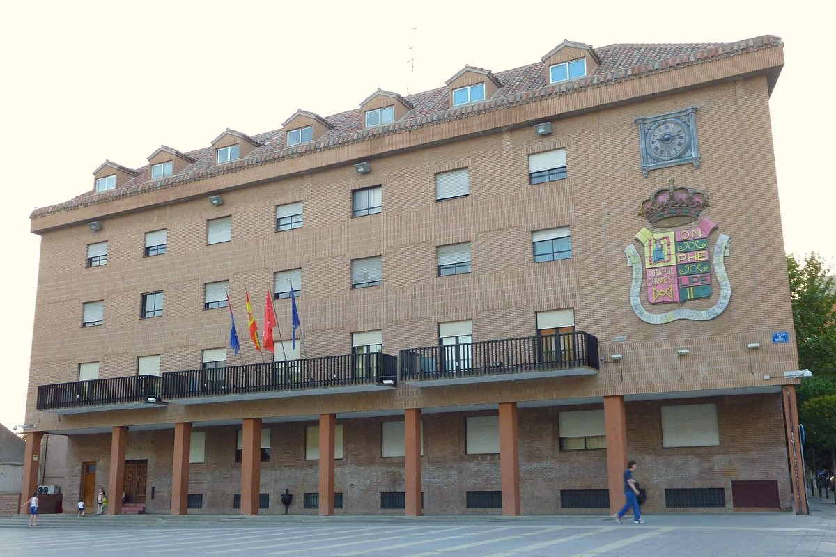 Ayuntamiento de Móstoles en la plaza de España